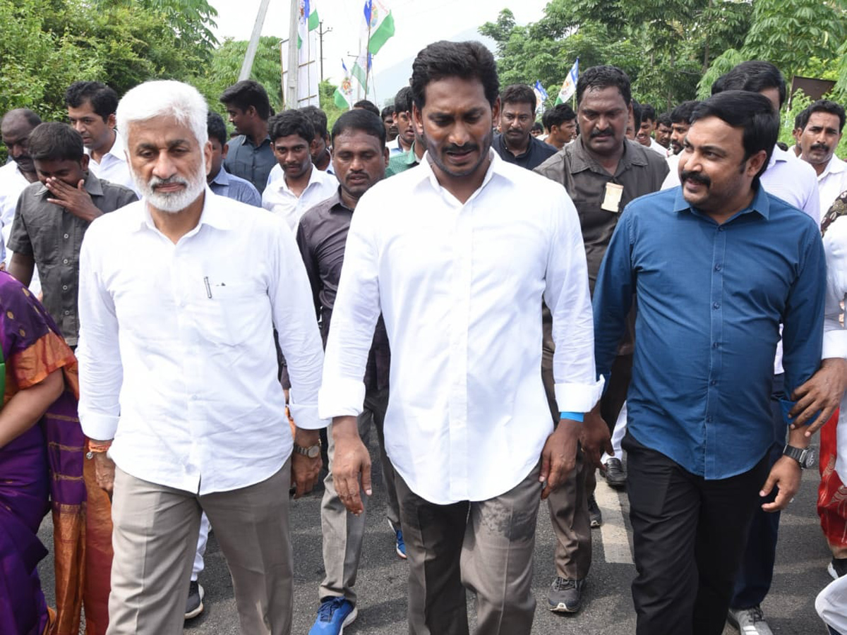 YS jagan padayatra photo gallery - Sakshi25