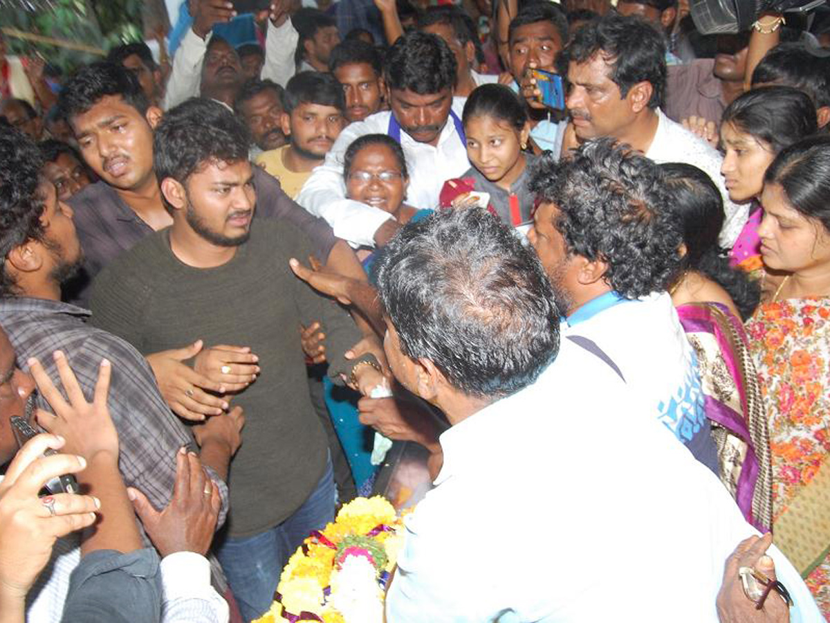 pranay perumalla funeral in miryalaguda - Sakshi11