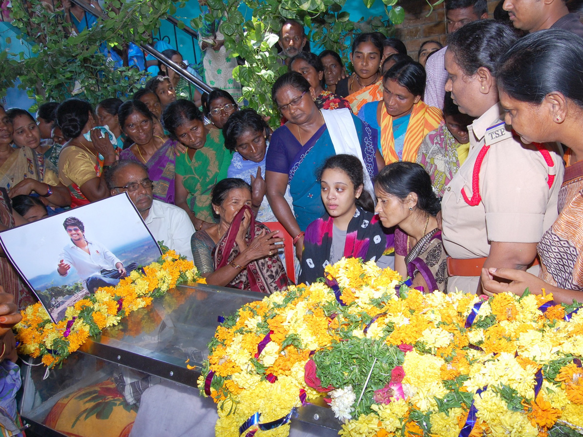 pranay perumalla funeral in miryalaguda - Sakshi2