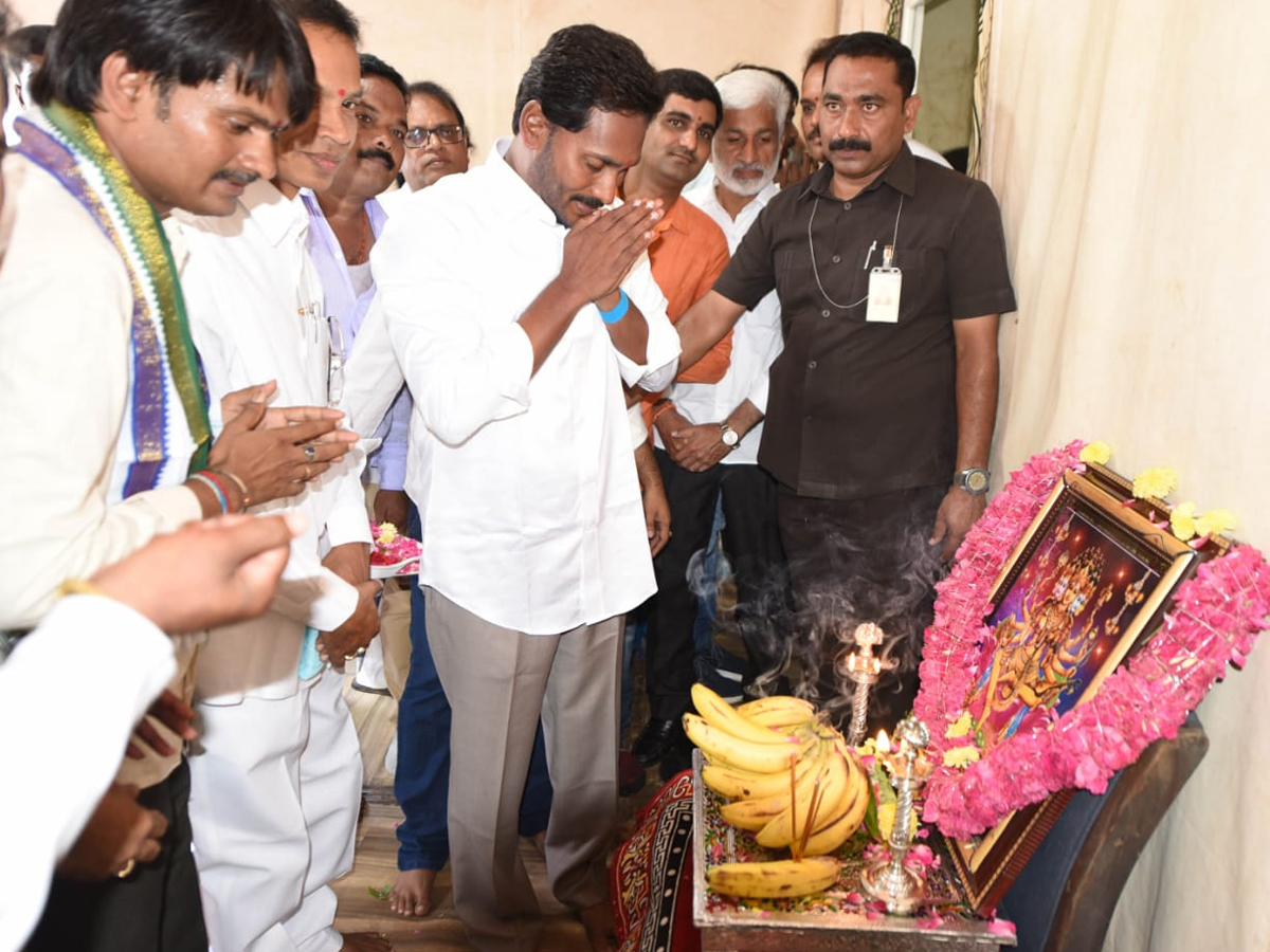 YS Jagan PrajaSankalpaYatra 264th Day Photo Gallery - Sakshi1