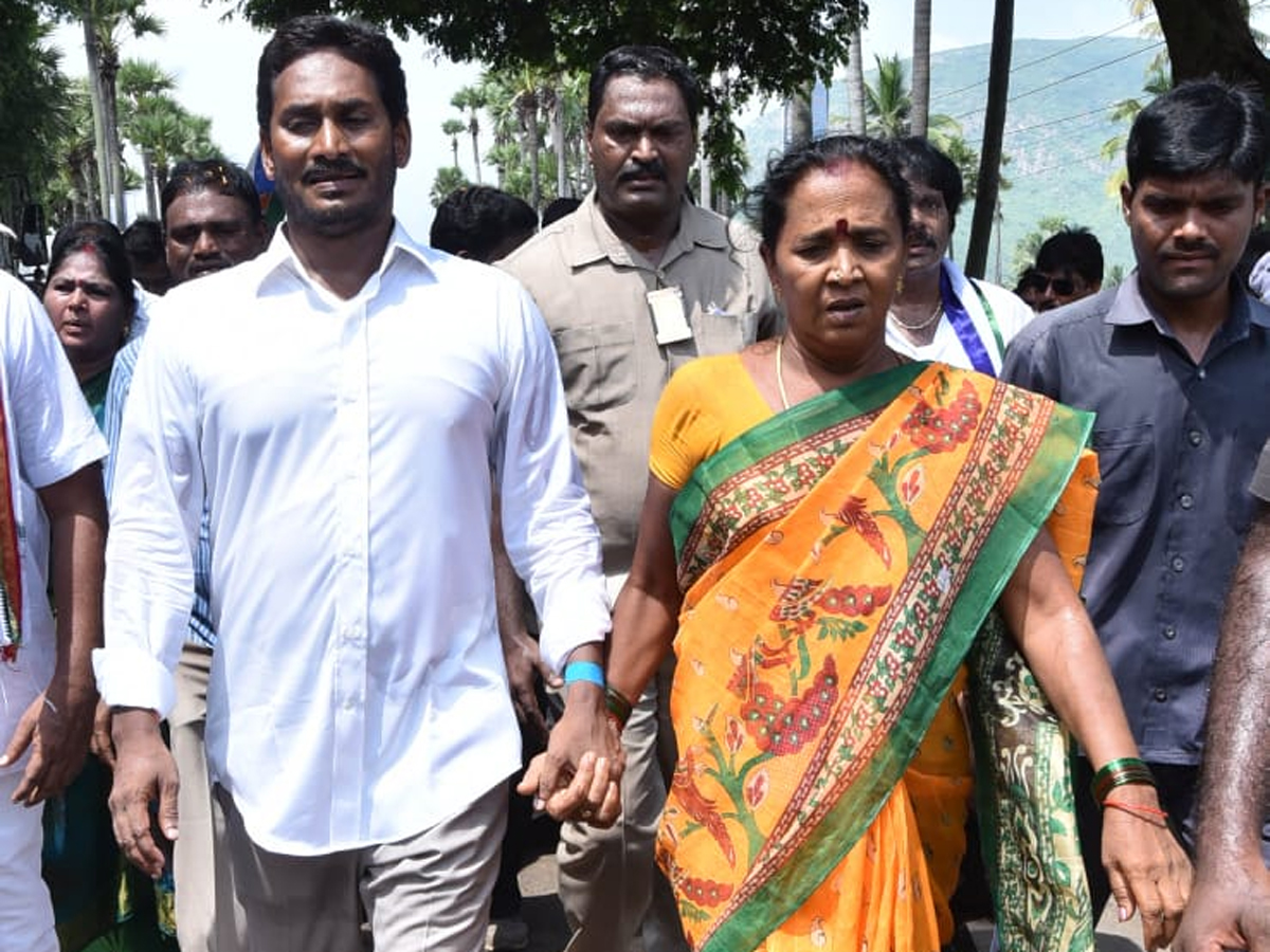 YS Jagan PrajaSankalpaYatra 264th Day Photo Gallery - Sakshi16
