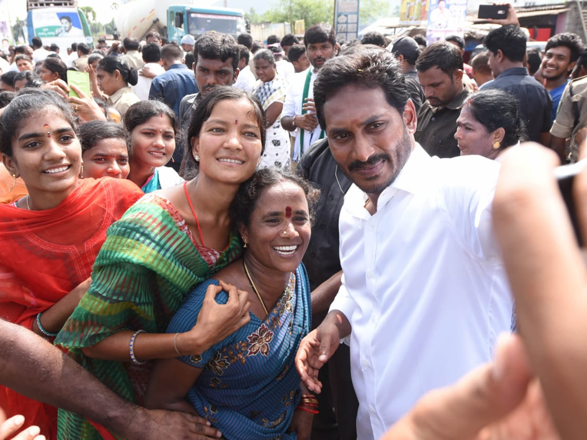 YS Jagan PrajaSankalpaYatra 264th Day Photo Gallery - Sakshi8