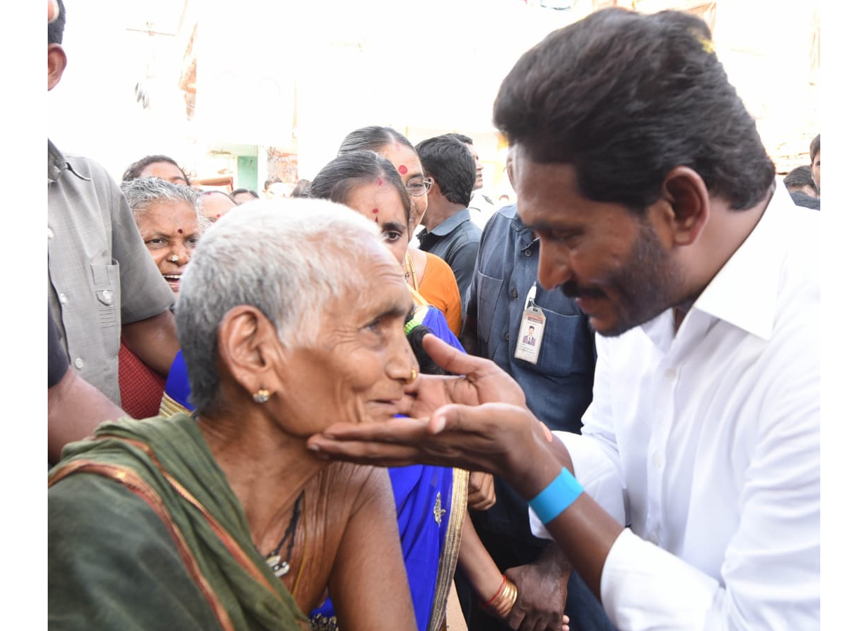 YS Jagan PrajaSankalpaYatra 265th Day Photo Gallery - Sakshi11