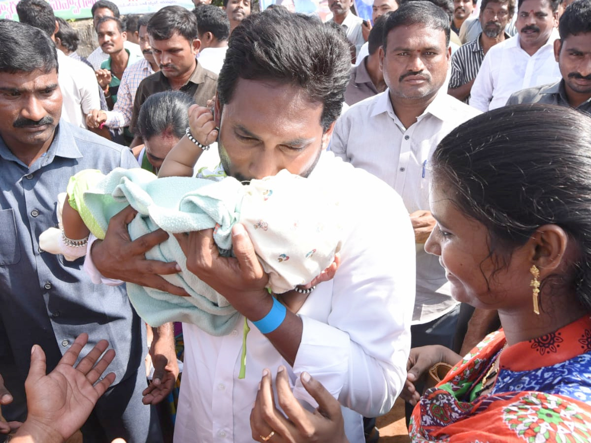 YS Jagan PrajaSankalpaYatra 265th Day Photo Gallery - Sakshi15