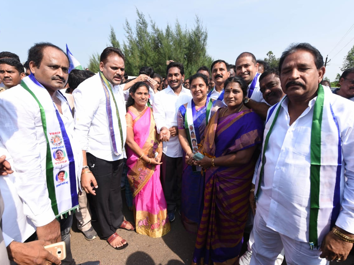 YS Jagan PrajaSankalpaYatra 266th Day Photo Gallery - Sakshi1