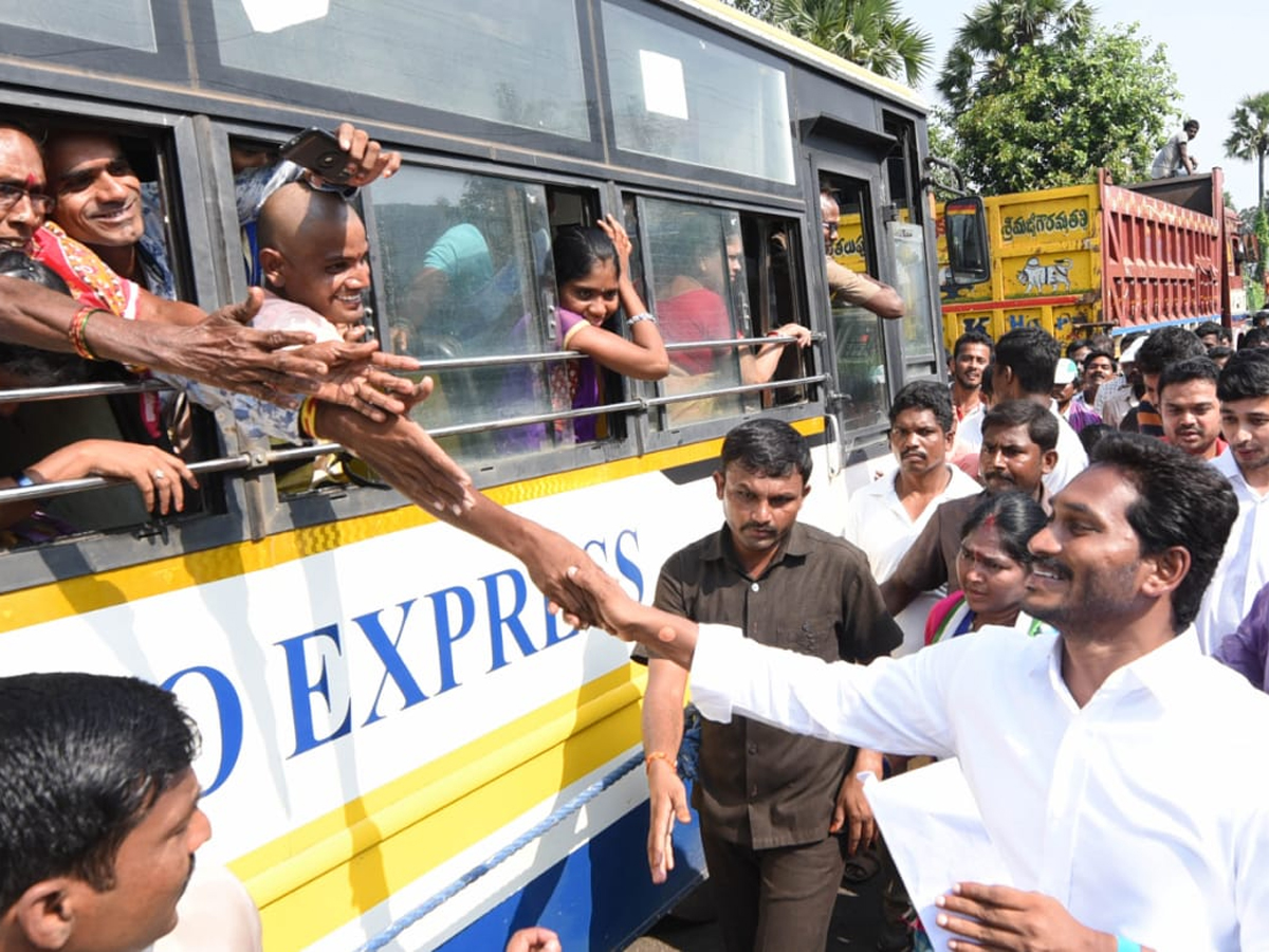 YS Jagan PrajaSankalpaYatra 266th Day Photo Gallery - Sakshi12