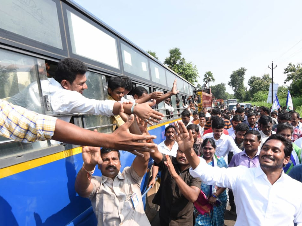 YS Jagan PrajaSankalpaYatra 266th Day Photo Gallery - Sakshi2