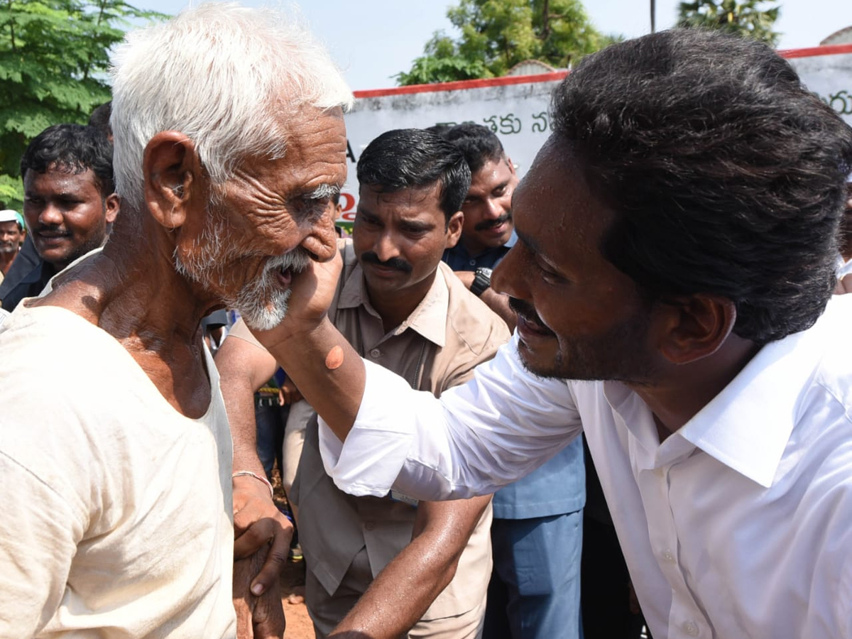 YS Jagan PrajaSankalpaYatra 266th Day Photo Gallery - Sakshi4