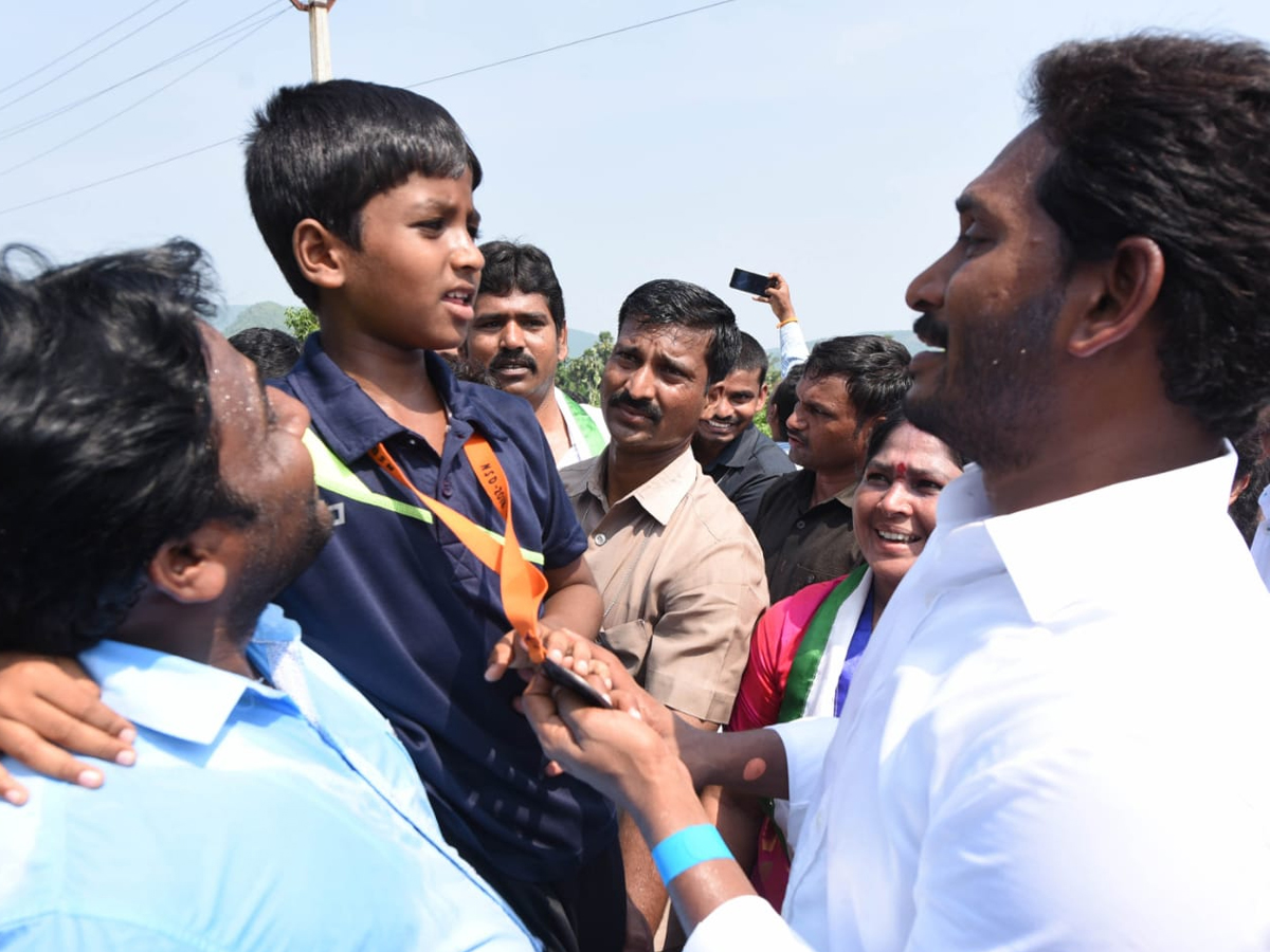 YS Jagan PrajaSankalpaYatra 266th Day Photo Gallery - Sakshi5