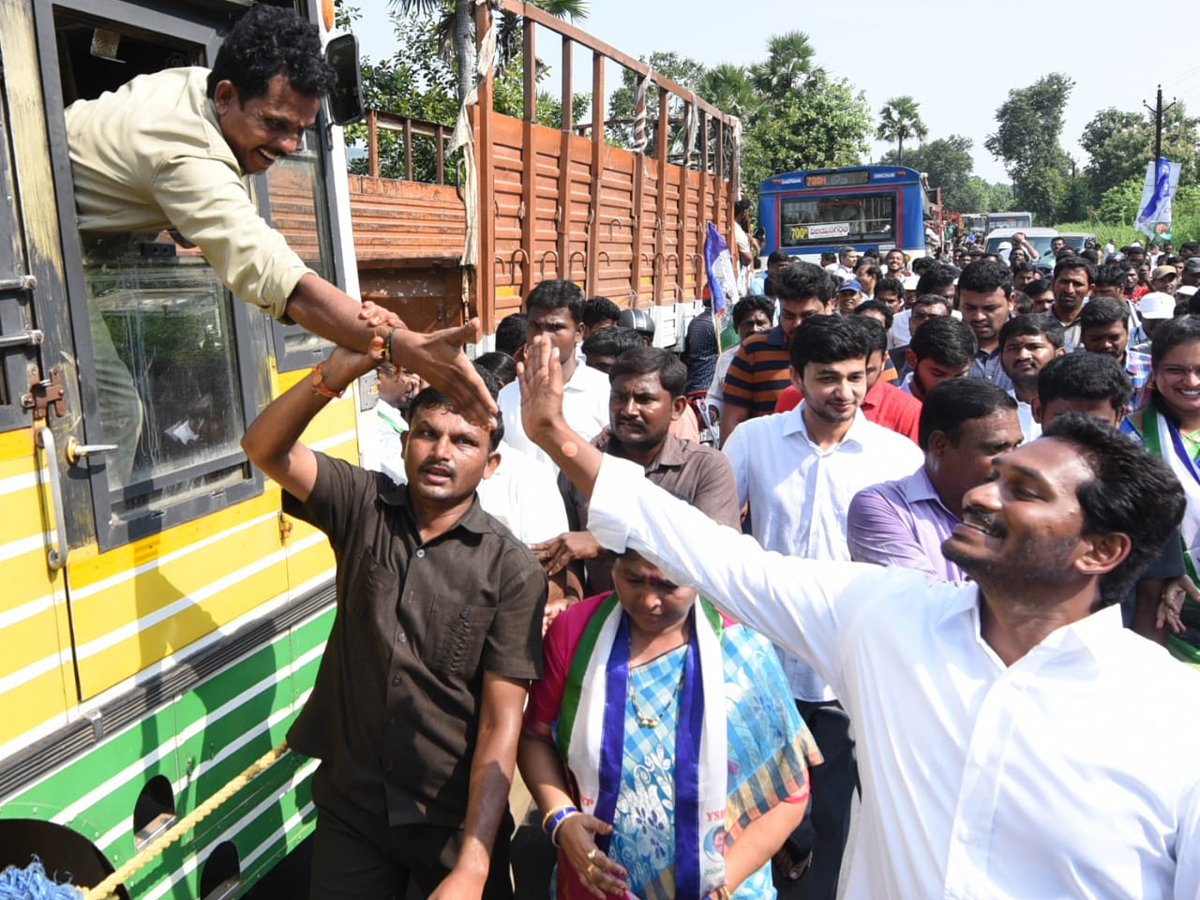 YS Jagan PrajaSankalpaYatra 266th Day Photo Gallery - Sakshi9