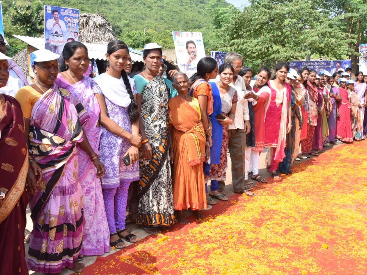 YS Jagan PrajaSankalpaYatra 266th Day Photo Gallery - Sakshi15