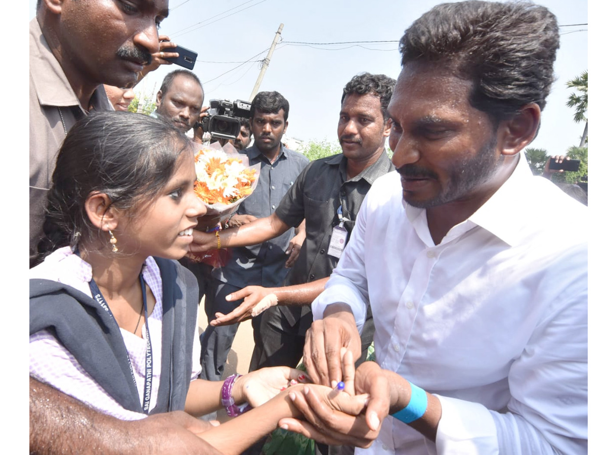YS Jagan PrajaSankalpaYatra 266th Day Photo Gallery - Sakshi16