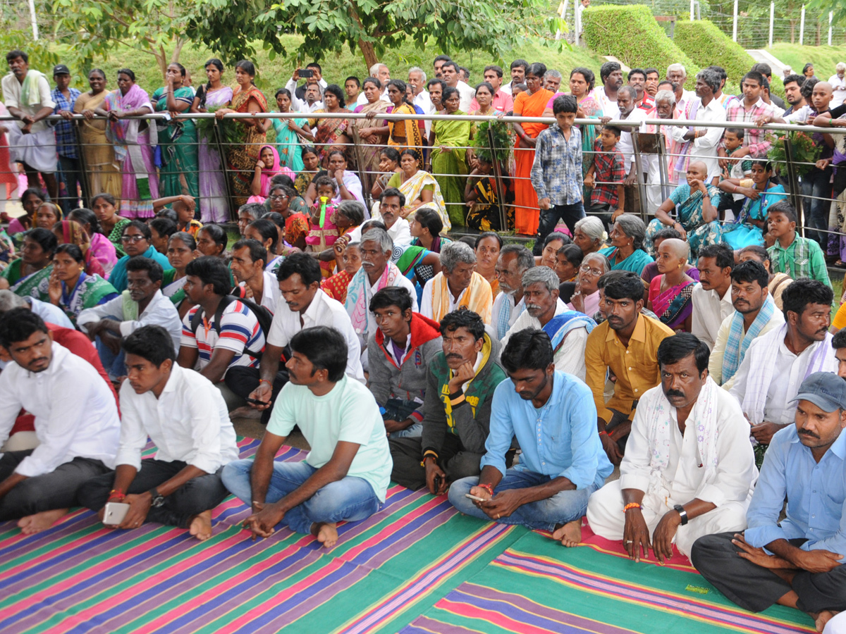 ys rajasekhara reddy family pays tributes ysr ninth death anniversary Photo Gallery - Sakshi19