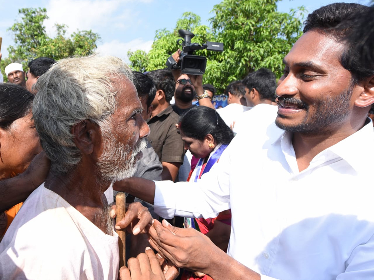 YS Jagan PrajaSankalpaYatra 267th Day Photo Gallery - Sakshi12