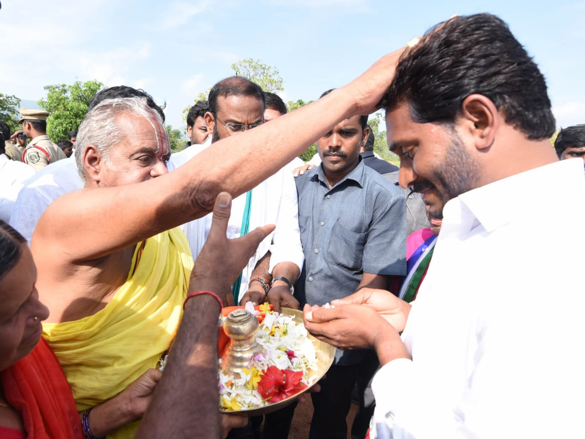 YS Jagan PrajaSankalpaYatra 267th Day Photo Gallery - Sakshi13