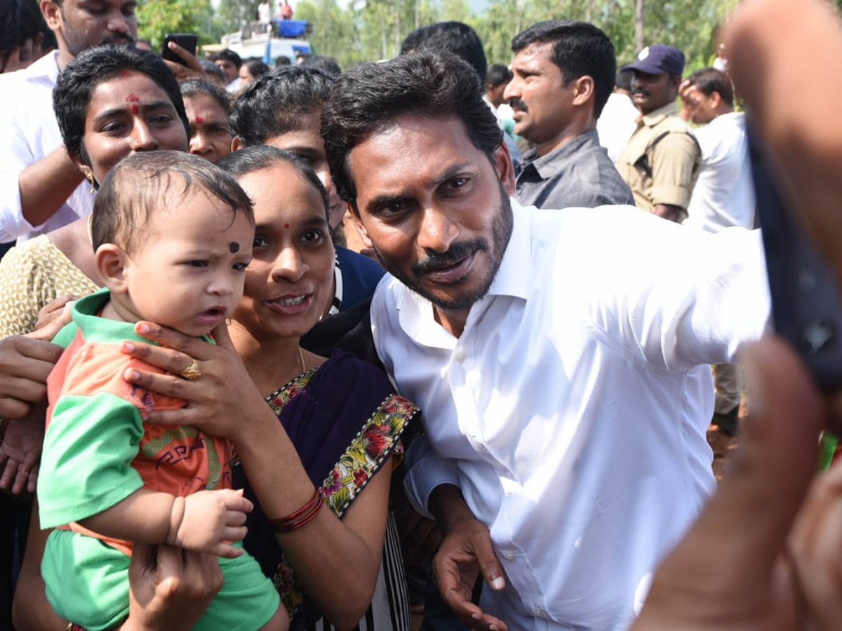 YS Jagan PrajaSankalpaYatra 267th Day Photo Gallery - Sakshi15