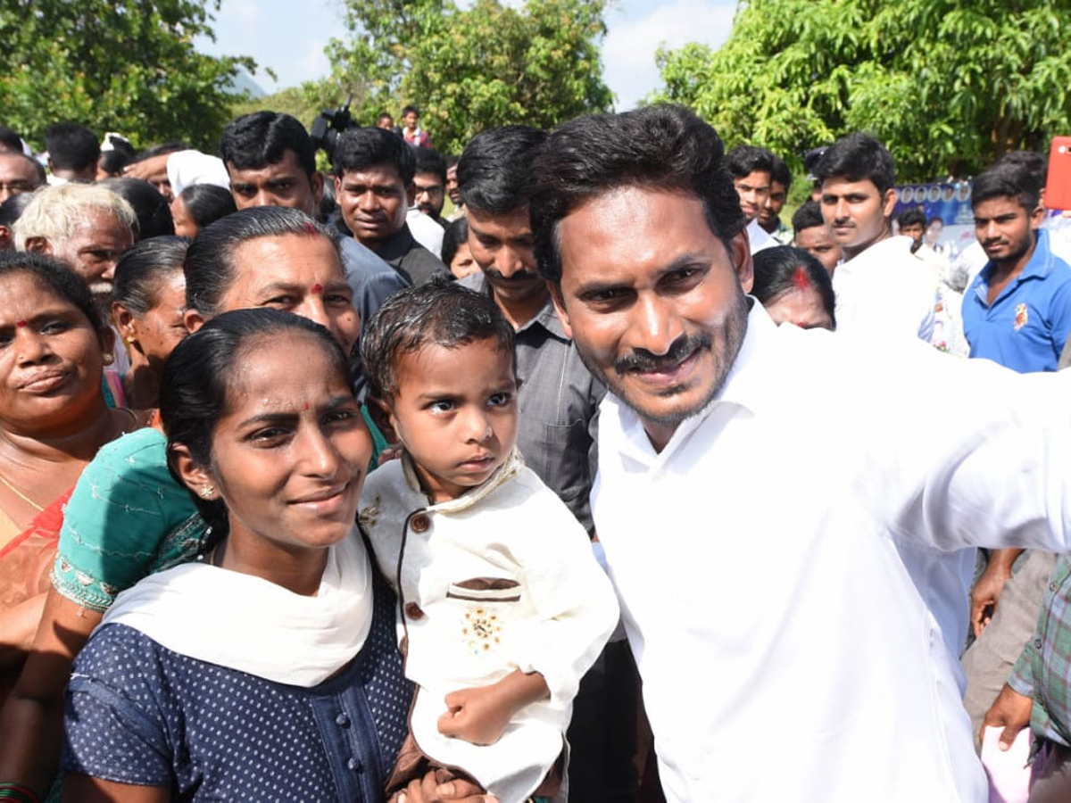 YS Jagan PrajaSankalpaYatra 267th Day Photo Gallery - Sakshi16