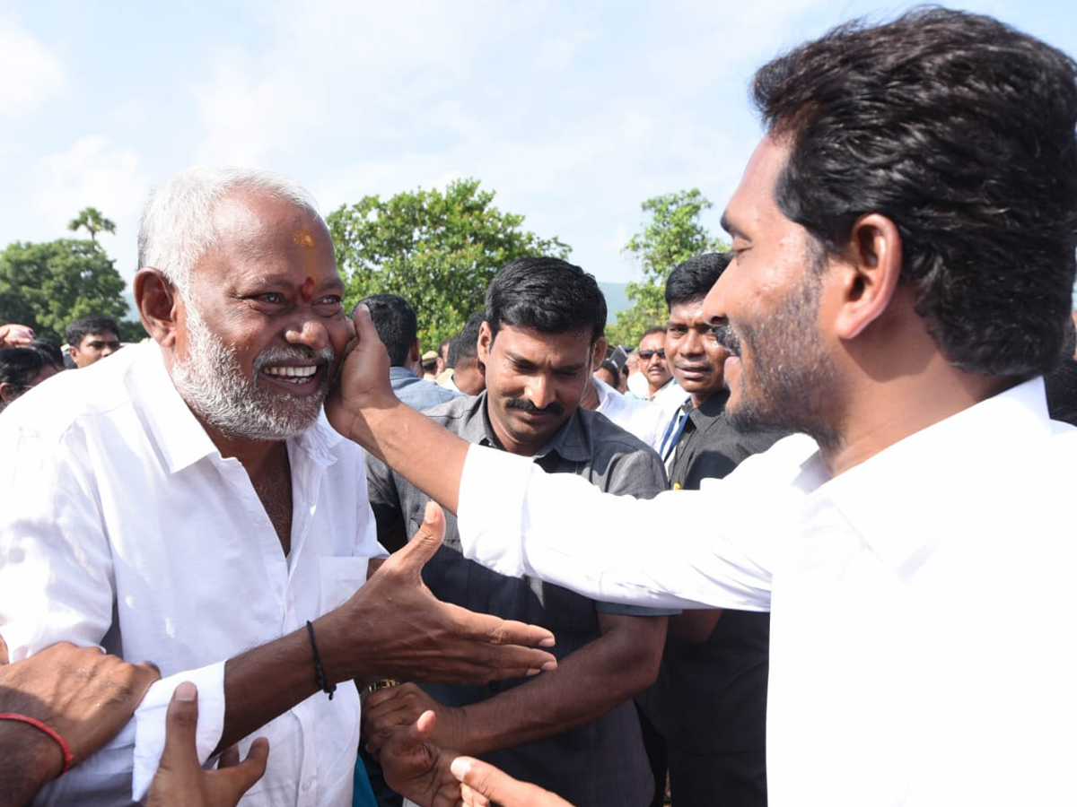 YS Jagan PrajaSankalpaYatra 267th Day Photo Gallery - Sakshi2