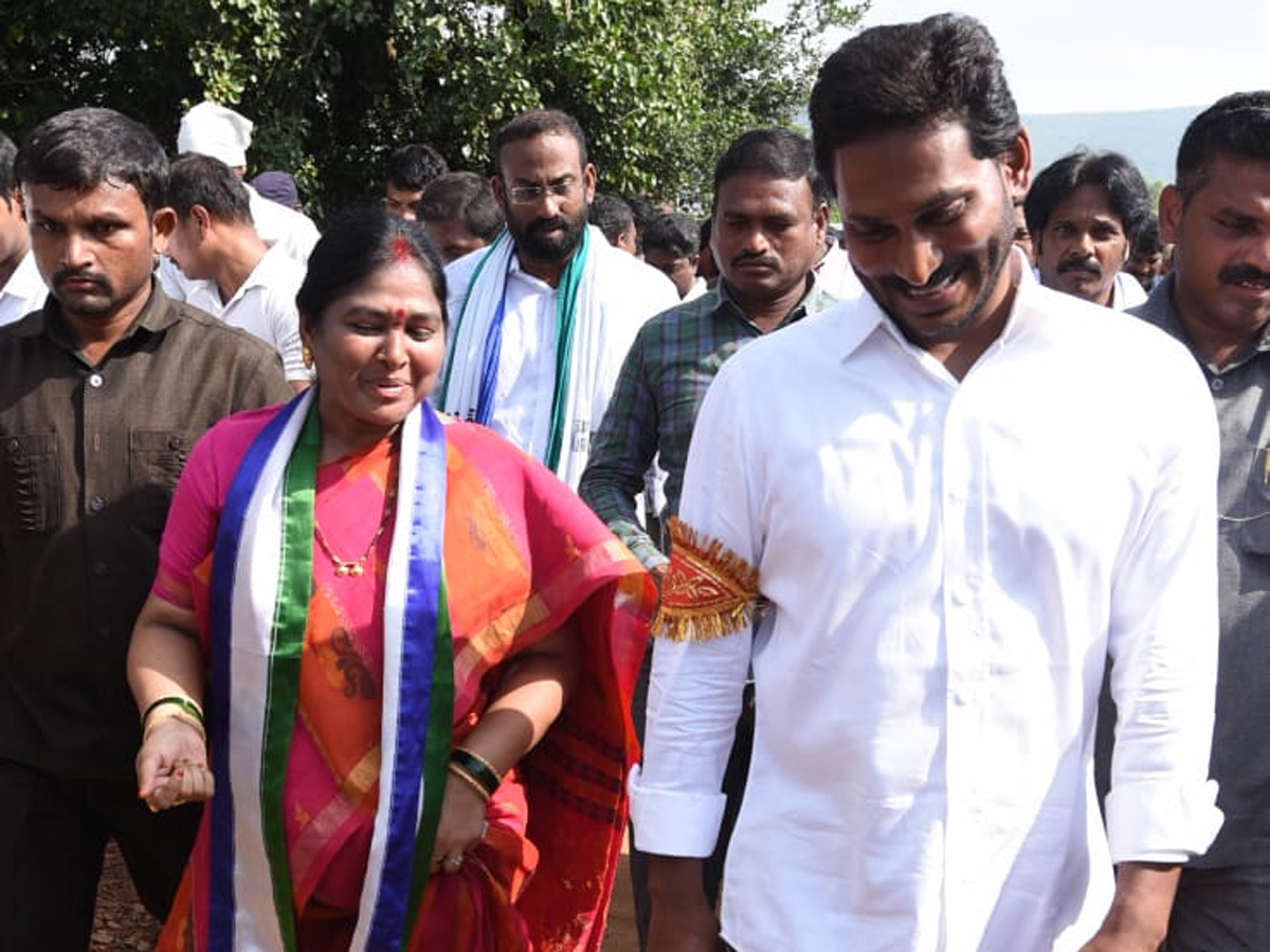 YS Jagan PrajaSankalpaYatra 267th Day Photo Gallery - Sakshi7