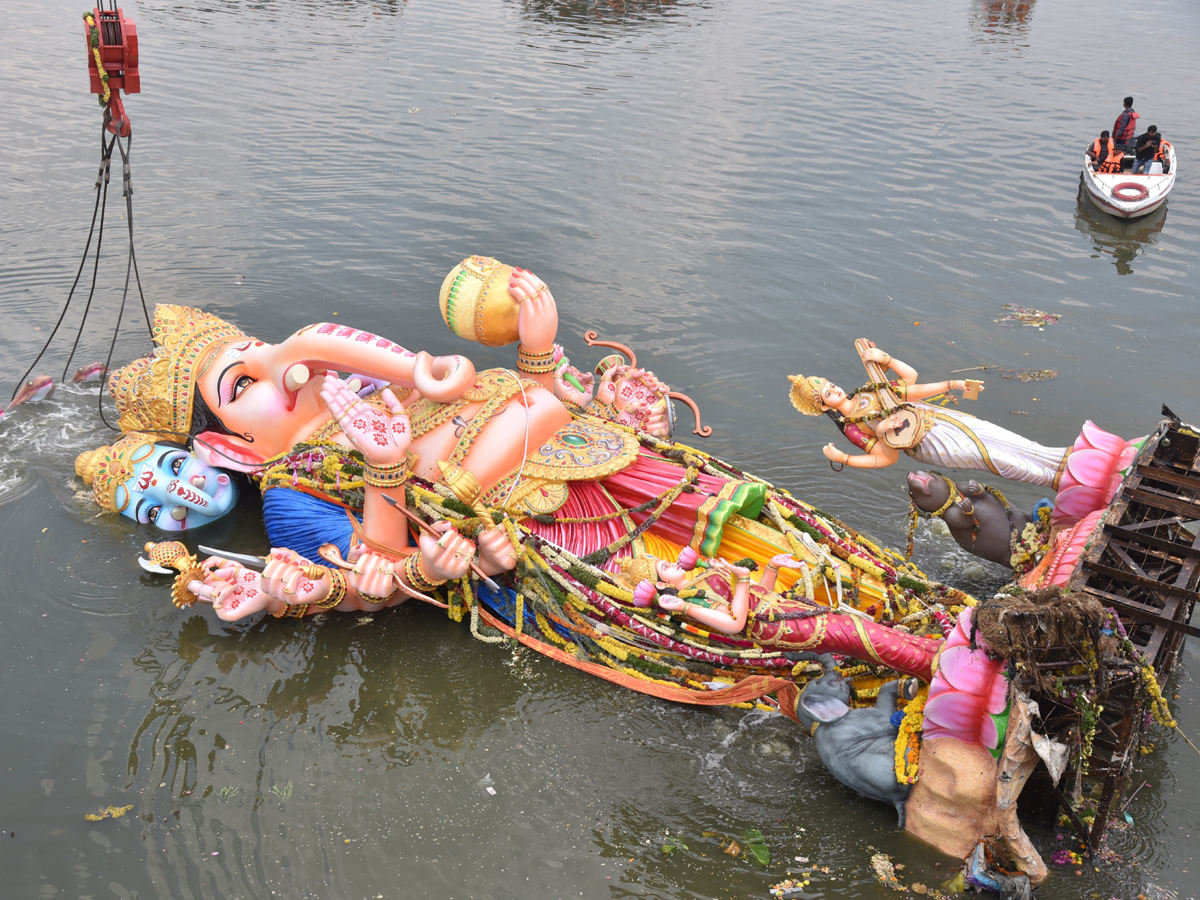 khairatabad ganesh immersion - Sakshi1
