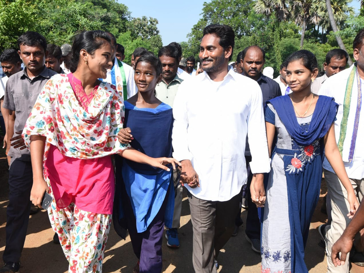 YS jagan padayatra photo gallery - Sakshi1