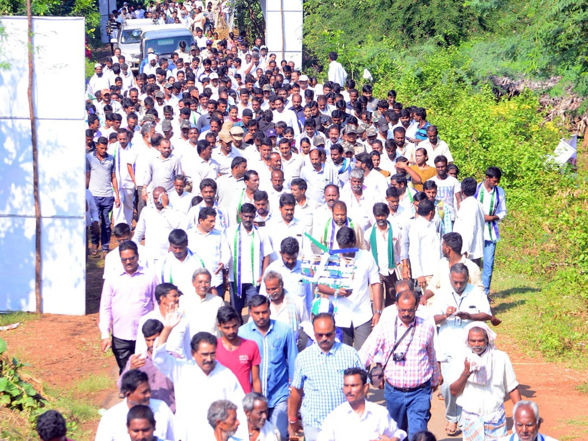 YS jagan padayatra photo gallery - Sakshi13