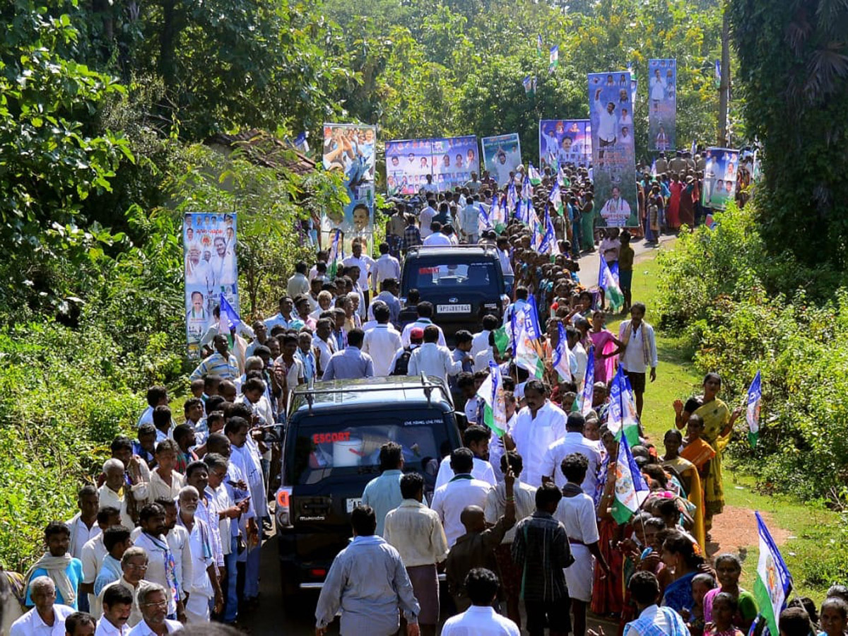 YS jagan padayatra photo gallery - Sakshi15