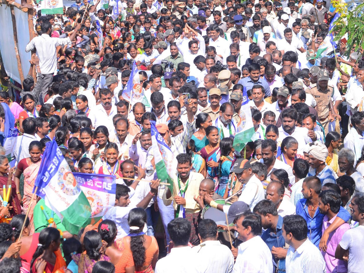 YS jagan padayatra photo gallery - Sakshi17