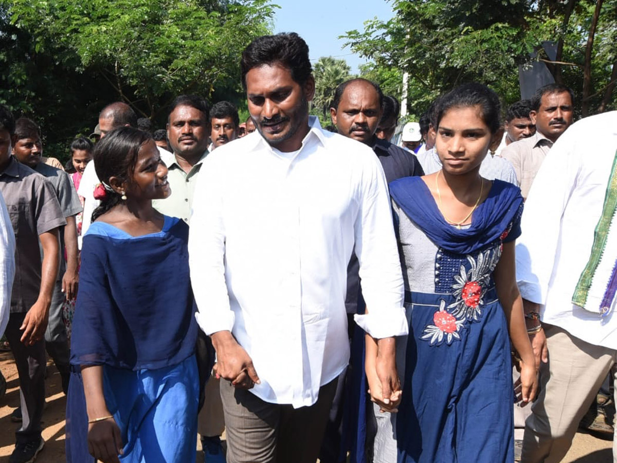 YS jagan padayatra photo gallery - Sakshi18