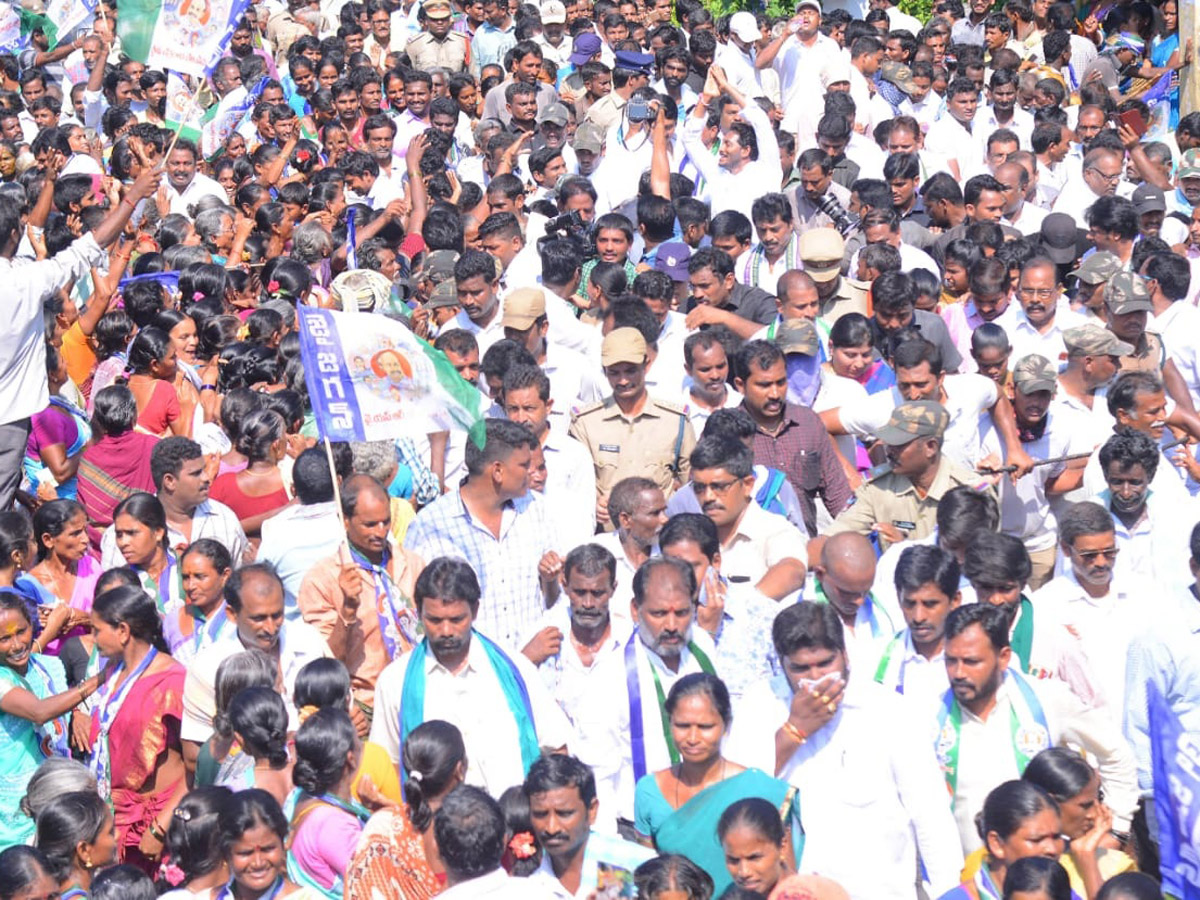 YS jagan padayatra photo gallery - Sakshi9
