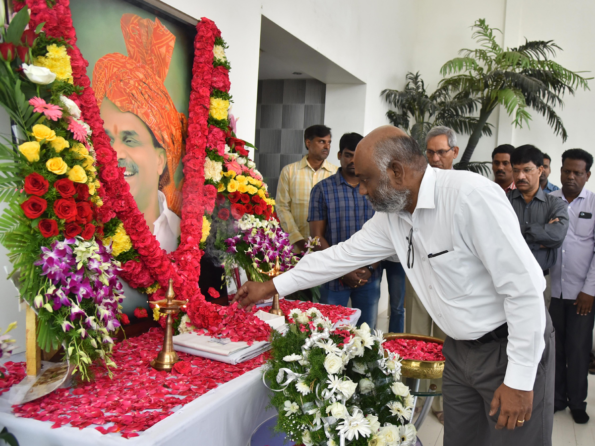 YSR VARDHANTI AT SAKSHI OFFICE Photo Gallery - Sakshi5