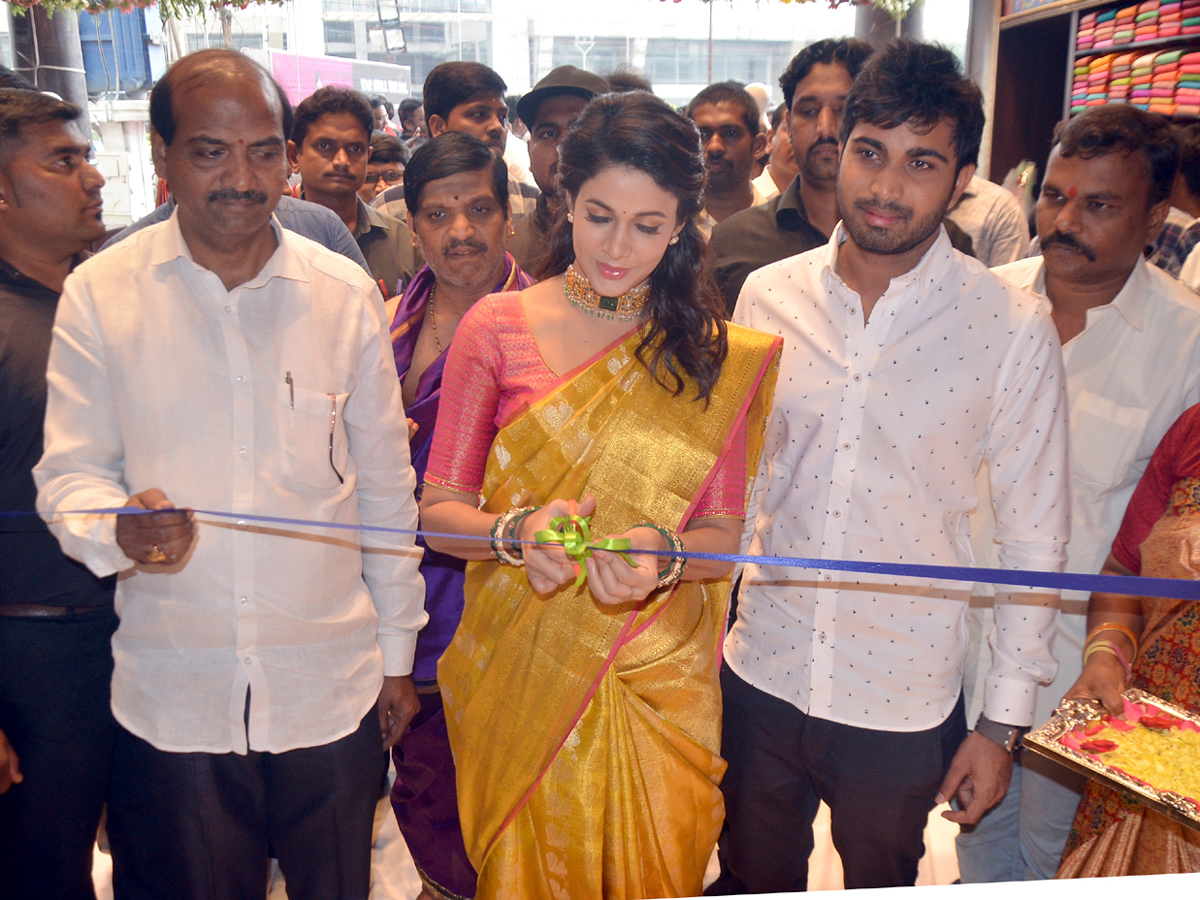 Lavanya Tripathi Inugarated New Cloths Show Room in Chandanagar Photo Gallery - Sakshi2
