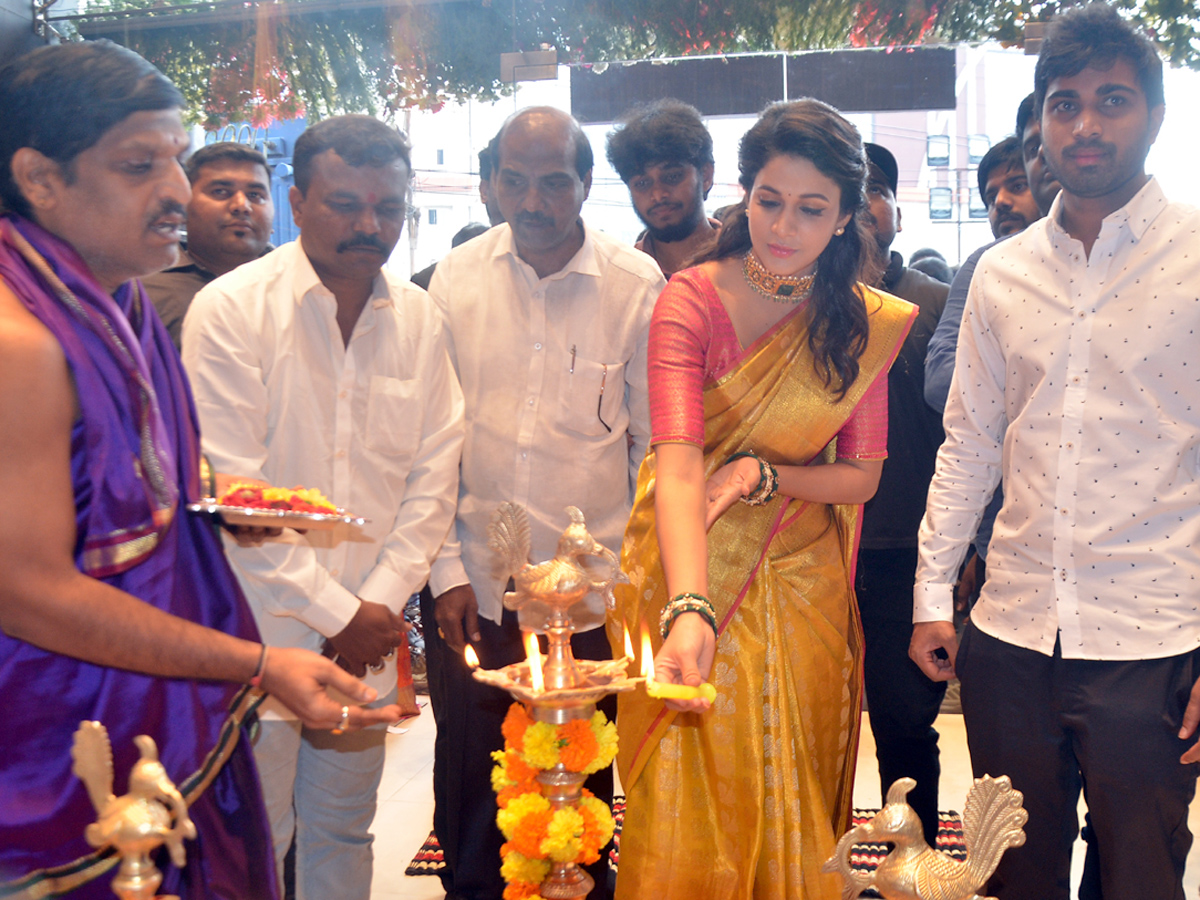 Lavanya Tripathi Inugarated New Cloths Show Room in Chandanagar Photo Gallery - Sakshi1