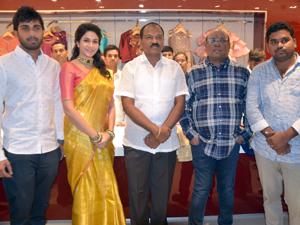 Lavanya Tripathi Inugarated New Cloths Show Room in Chandanagar Photo Gallery - Sakshi4