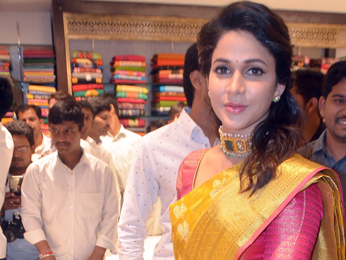 Lavanya Tripathi Inugarated New Cloths Show Room in Chandanagar Photo Gallery - Sakshi5