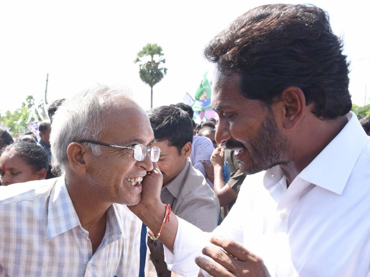 YS Jagan PrajaSankalpaYatra 254th Day Photo Gallery - Sakshi2