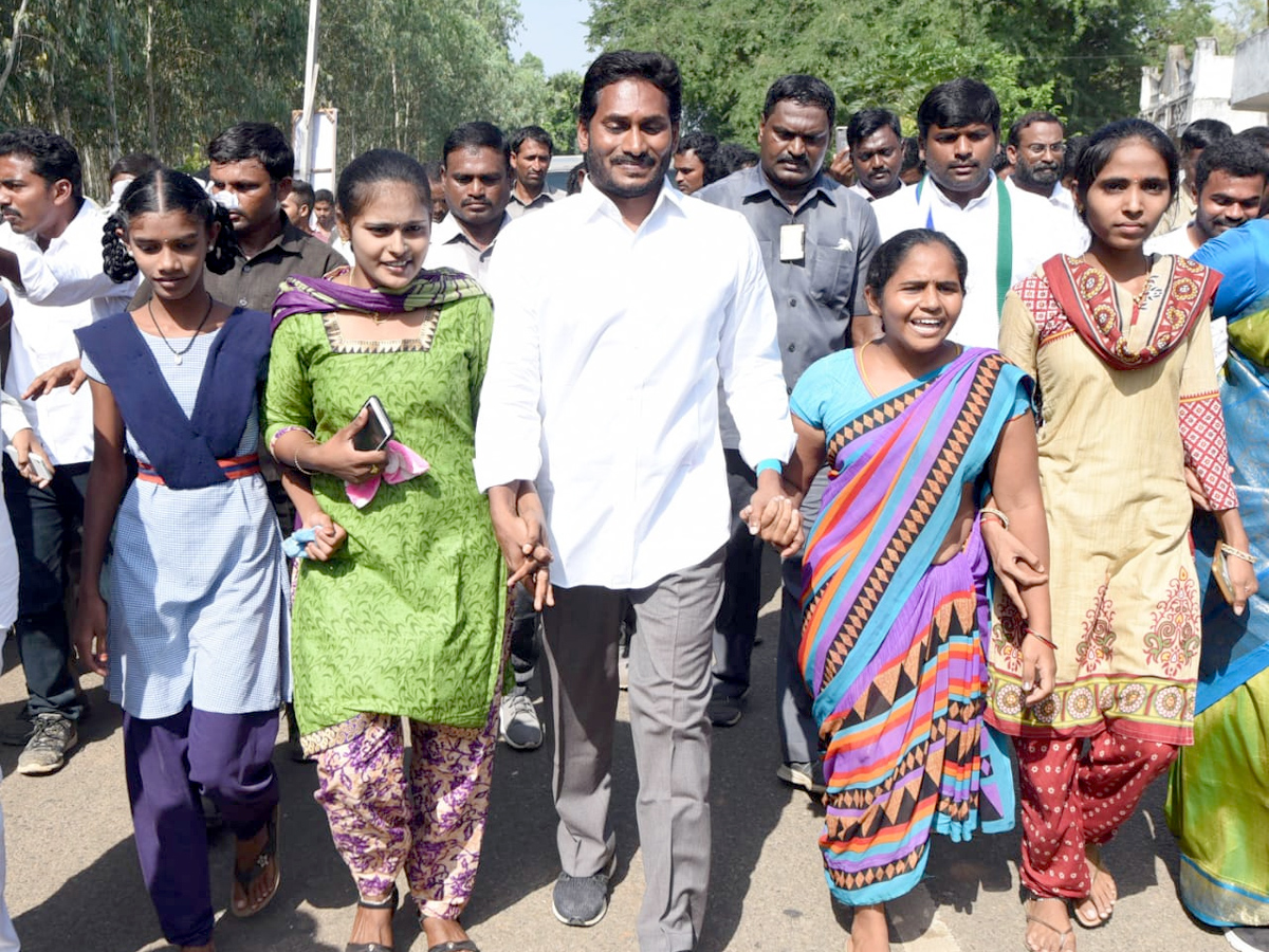 YS Jagan PrajaSankalpaYatra 254th Day Photo Gallery - Sakshi1