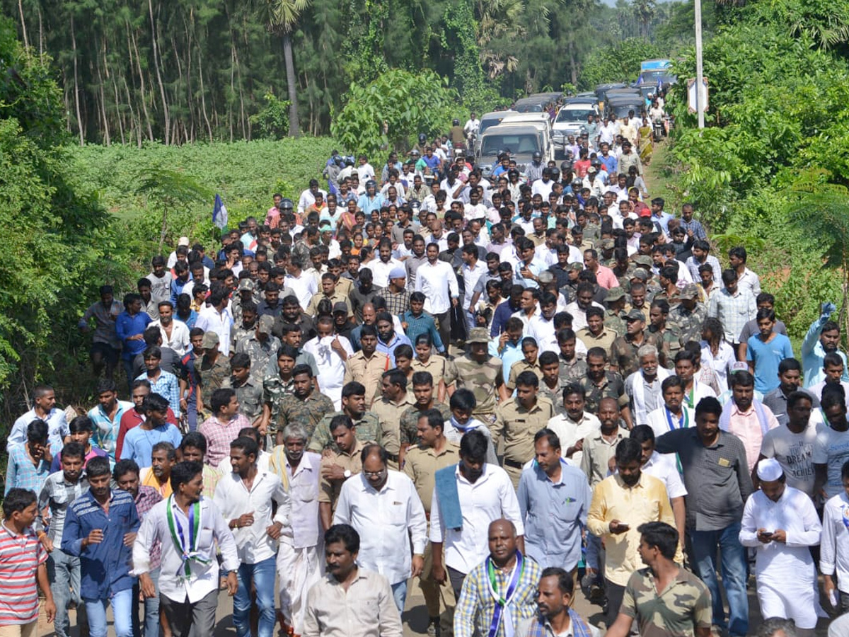 YS Jagan PrajaSankalpaYatra 254th Day Photo Gallery - Sakshi14