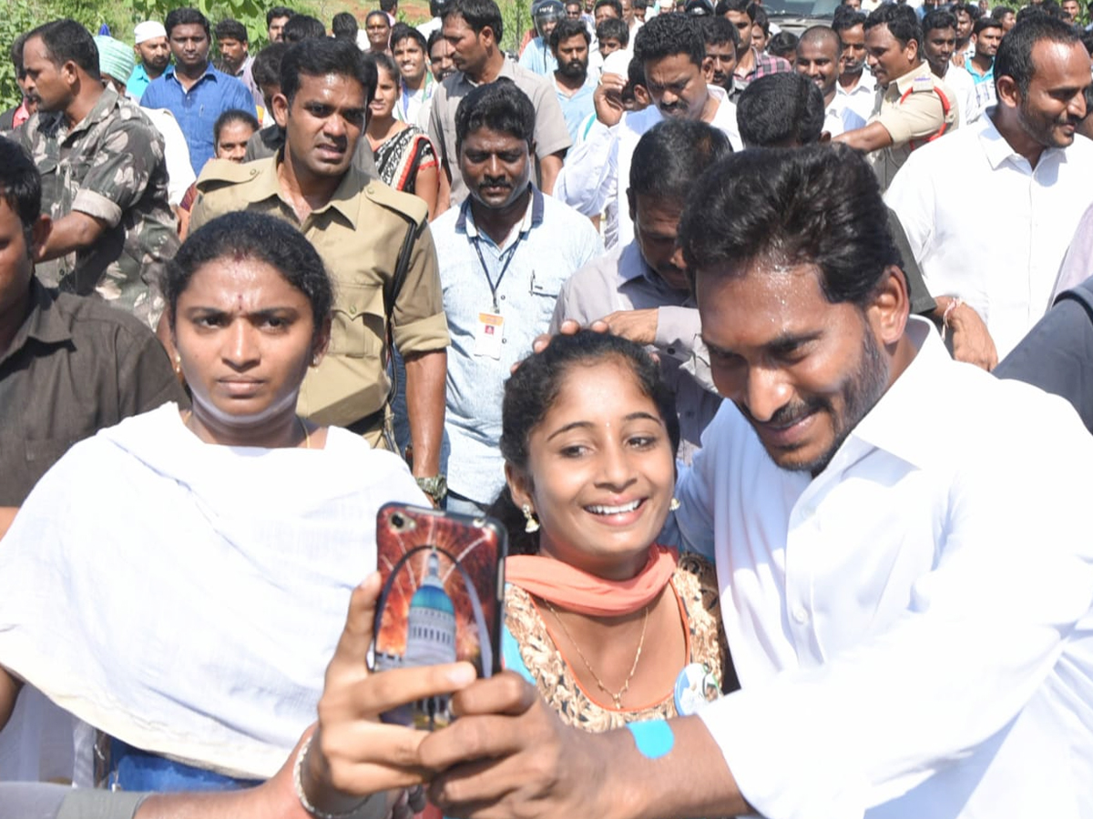 YS Jagan PrajaSankalpaYatra 254th Day Photo Gallery - Sakshi4