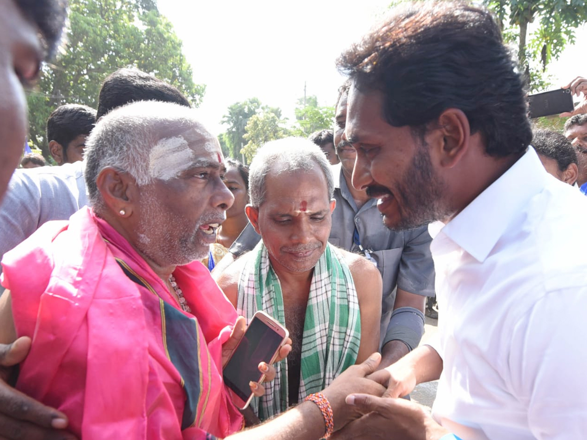 YS Jagan PrajaSankalpaYatra 254th Day Photo Gallery - Sakshi6