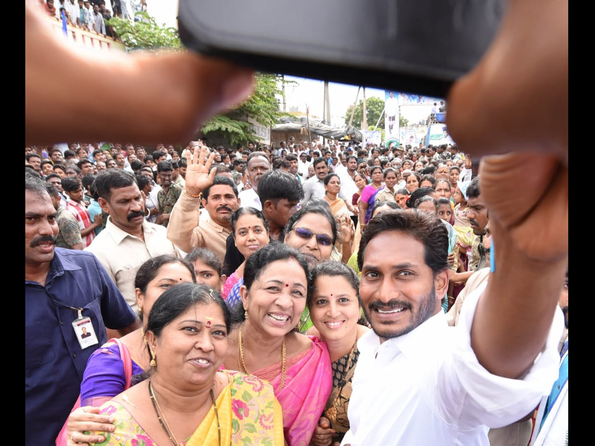 YS Jagan PrajaSankalpaYatra 255th Day Photo Gallery - Sakshi11