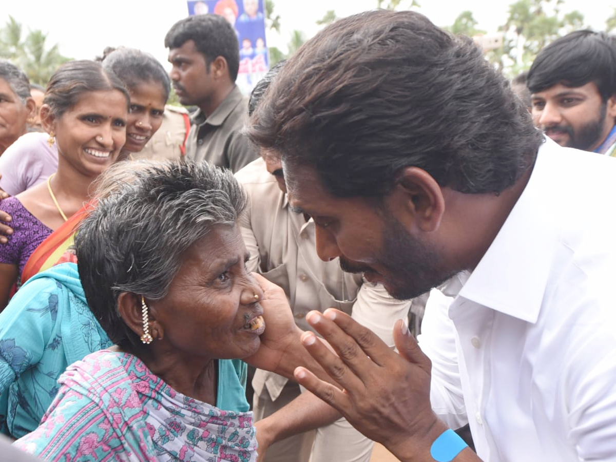 YS Jagan PrajaSankalpaYatra 255th Day Photo Gallery - Sakshi4