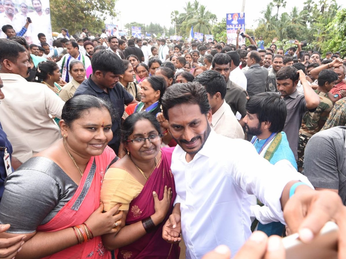 YS Jagan PrajaSankalpaYatra 255th Day Photo Gallery - Sakshi5