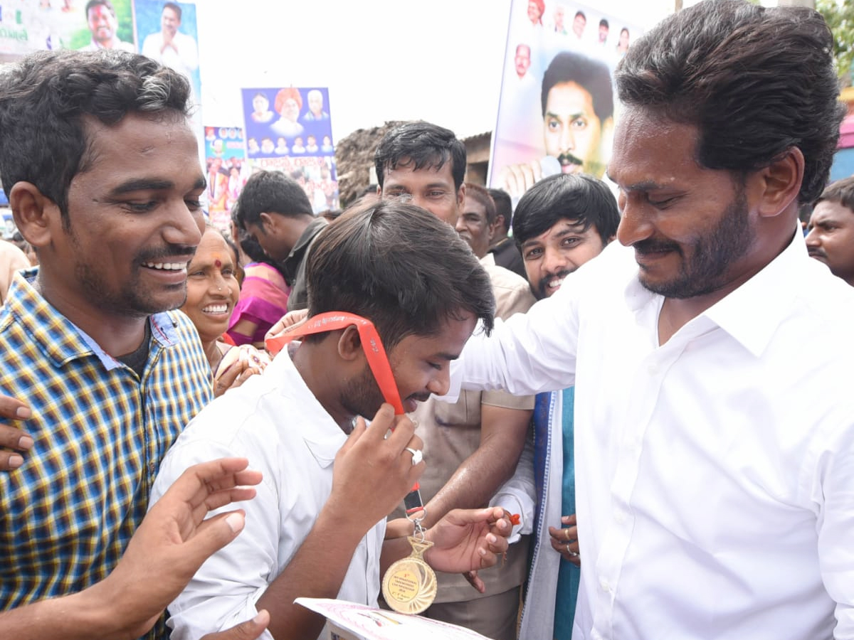 YS Jagan PrajaSankalpaYatra 255th Day Photo Gallery - Sakshi9