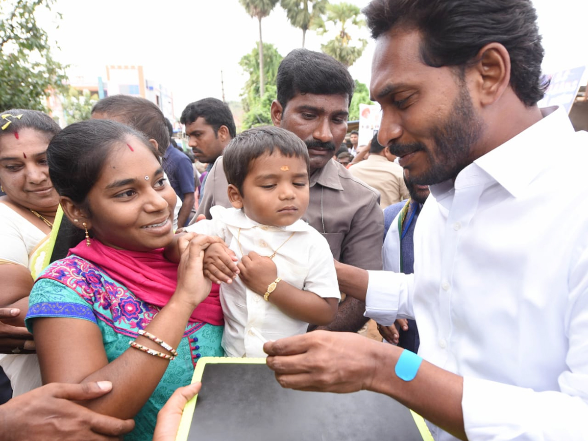 YS Jagan PrajaSankalpaYatra 256th Day Photo Gallery - Sakshi2