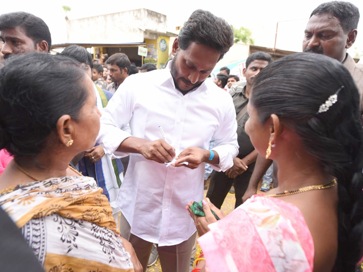 YS Jagan PrajaSankalpaYatra 256th Day Photo Gallery - Sakshi12
