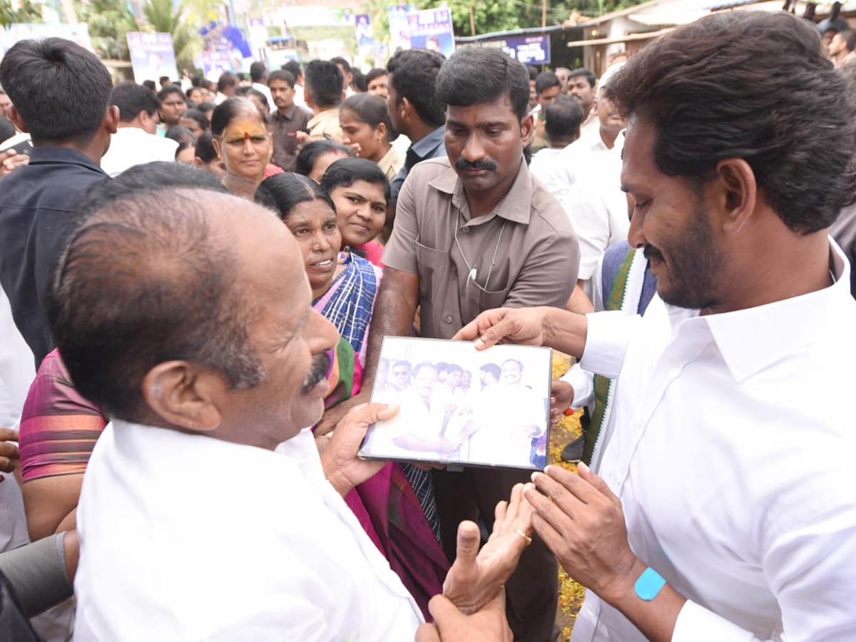 YS Jagan PrajaSankalpaYatra 256th Day Photo Gallery - Sakshi1