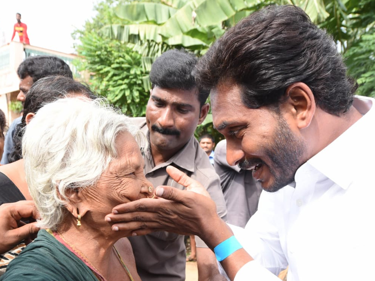 YS Jagan PrajaSankalpaYatra 256th Day Photo Gallery - Sakshi4