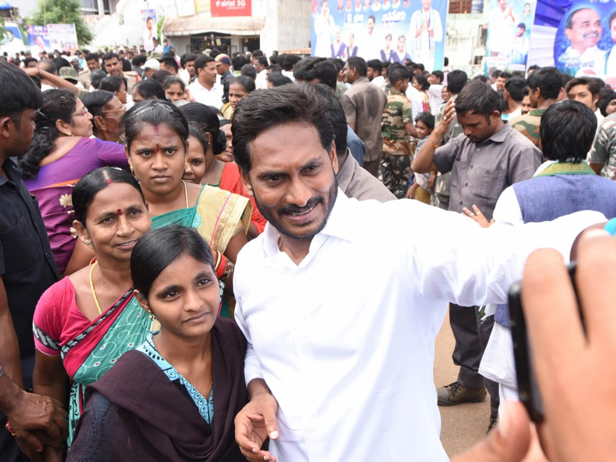 YS Jagan PrajaSankalpaYatra 256th Day Photo Gallery - Sakshi6