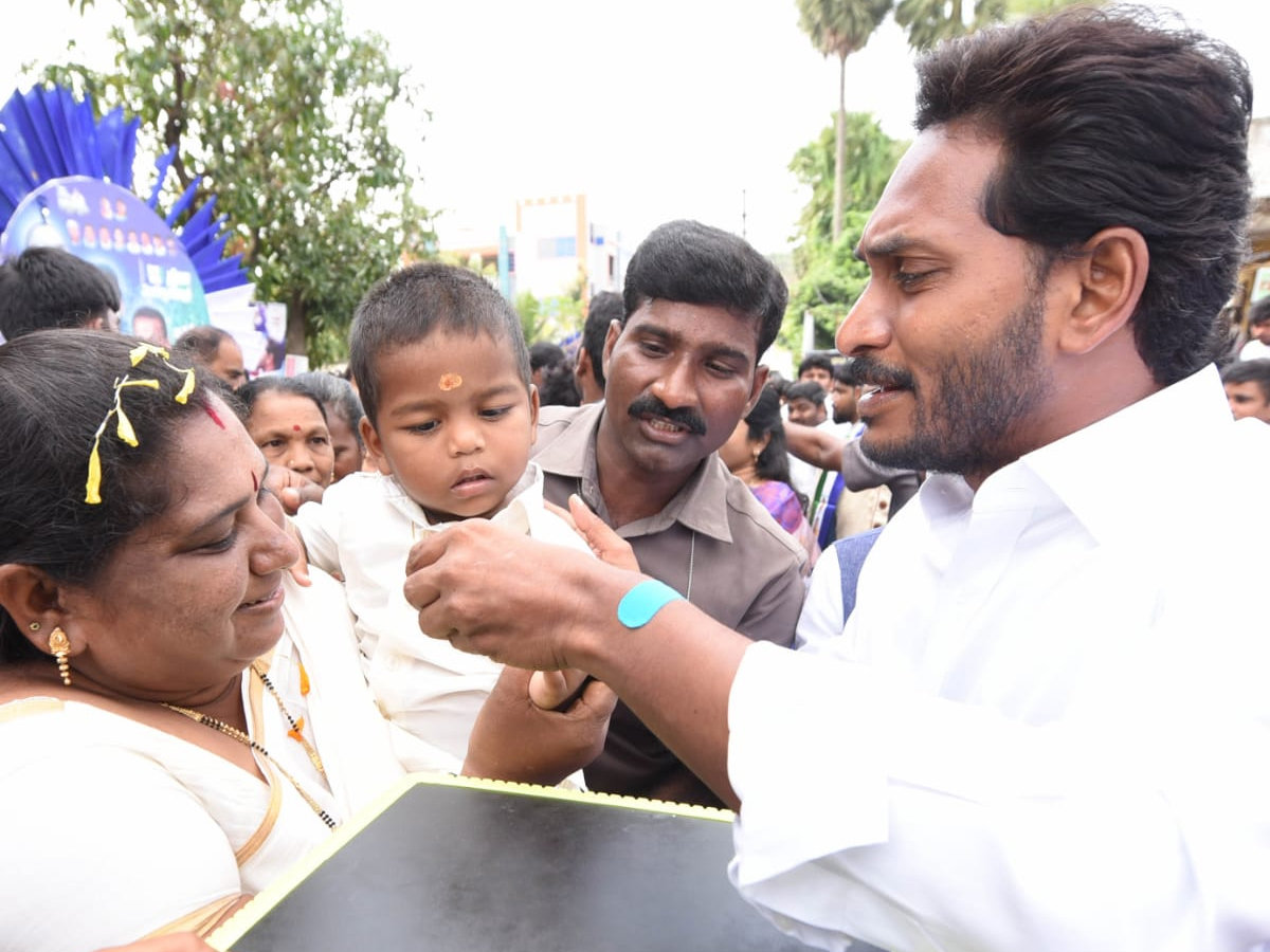 YS Jagan PrajaSankalpaYatra 256th Day Photo Gallery - Sakshi7